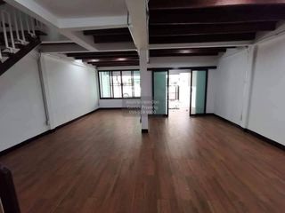 Casa adosada en alquiler de 2 habitaciones en Khlong Toei, Bangkok