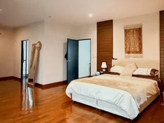 For rent 3 bedrooms house in Khlong Toei, Bangkok