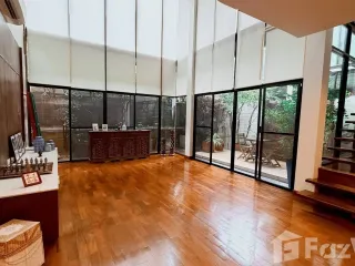 For rent 3 bedrooms house in Khlong Toei, Bangkok
