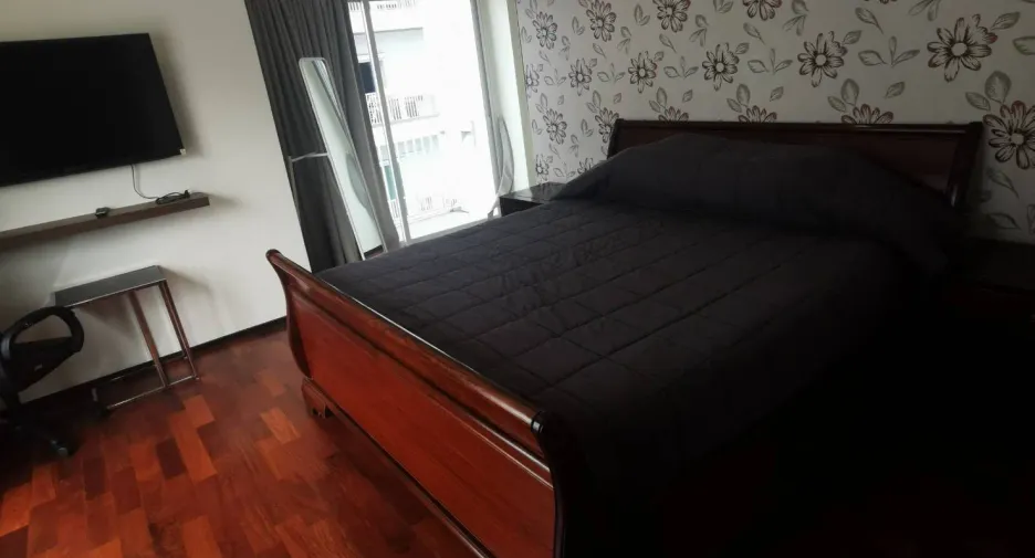 For rent 2 bedrooms condo in Watthana, Bangkok