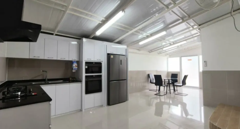 Casa en venta y en alquiler de 3 habitaciones en Saraphi, Chiang Mai