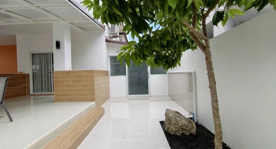 Casa en venta y en alquiler de 3 habitaciones en Saraphi, Chiang Mai