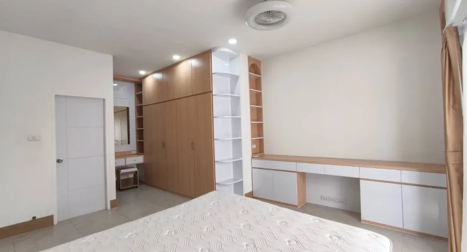 Casa en venta y en alquiler de 3 habitaciones en Saraphi, Chiang Mai