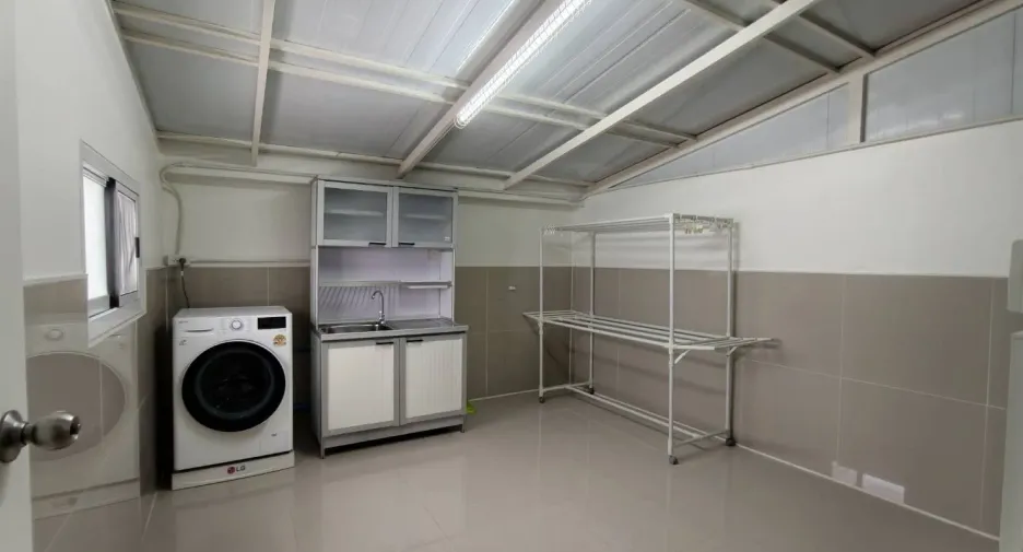 Casa en venta y en alquiler de 3 habitaciones en Saraphi, Chiang Mai