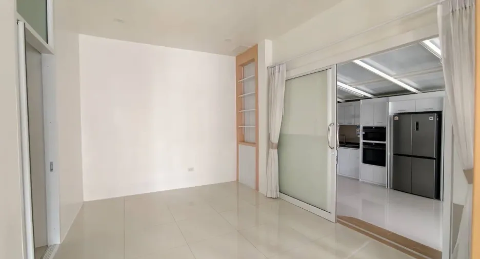 Casa en venta y en alquiler de 3 habitaciones en Saraphi, Chiang Mai