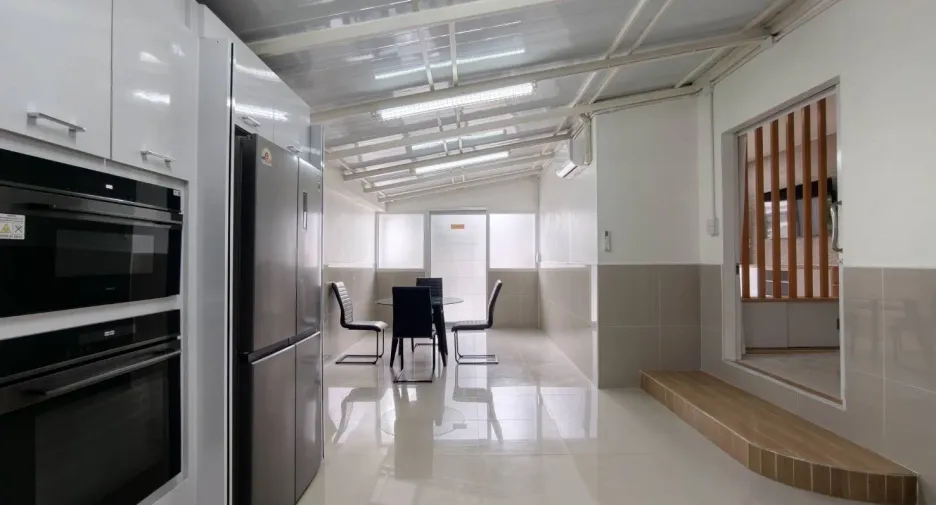 Casa en venta y en alquiler de 3 habitaciones en Saraphi, Chiang Mai