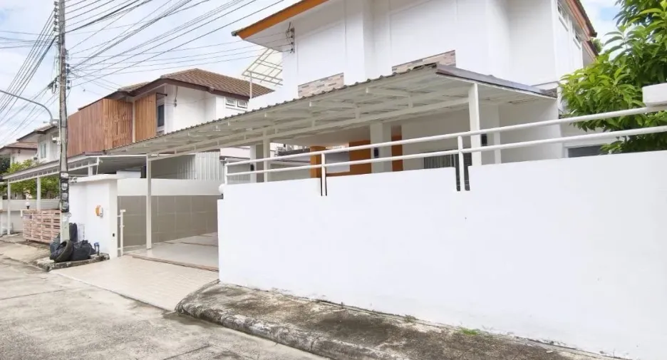 Casa en venta y en alquiler de 3 habitaciones en Saraphi, Chiang Mai