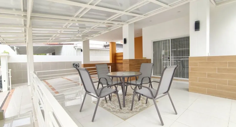 Casa en venta y en alquiler de 3 habitaciones en Saraphi, Chiang Mai
