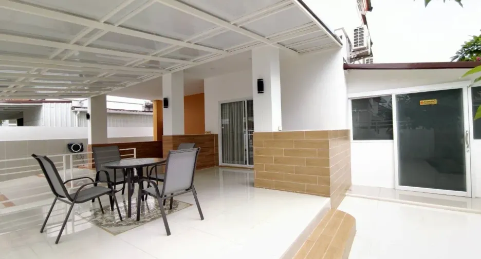 Casa en venta y en alquiler de 3 habitaciones en Saraphi, Chiang Mai
