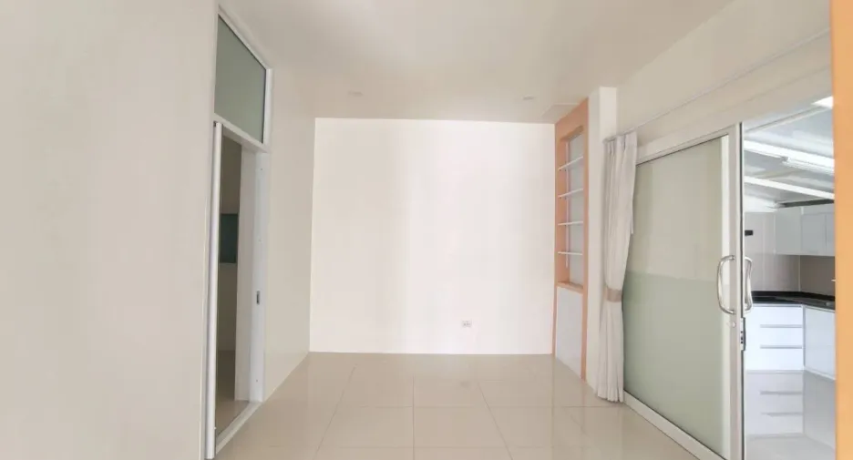Casa en venta y en alquiler de 3 habitaciones en Saraphi, Chiang Mai