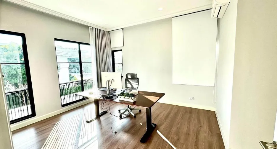 For rent 4 bedrooms house in Bang Phli, Samut Prakan