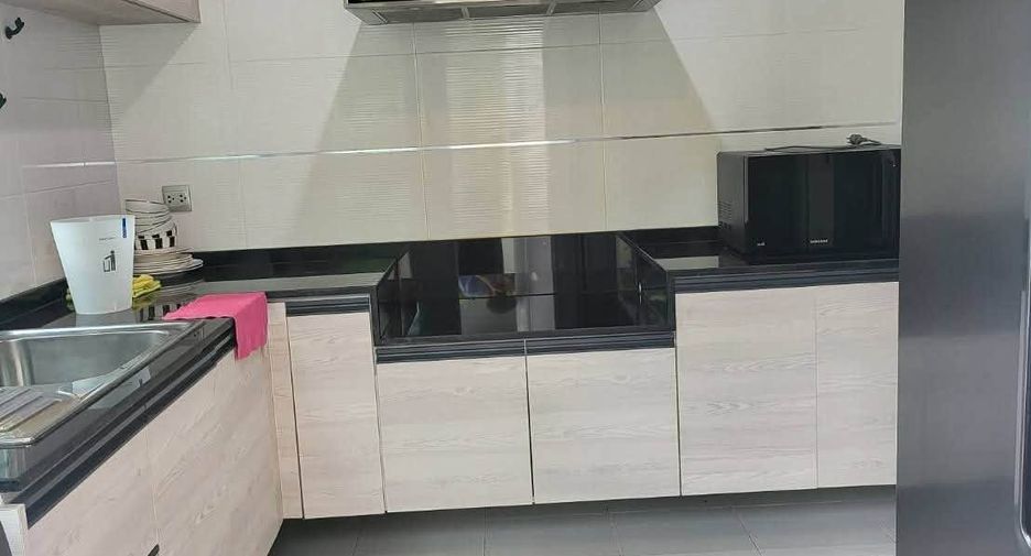 For rent 4 bedrooms house in Bang Phli, Samut Prakan
