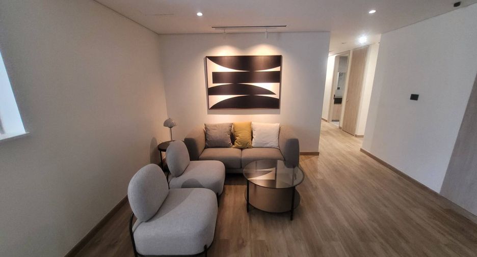 For rent 4 bedrooms condo in Sathon, Bangkok