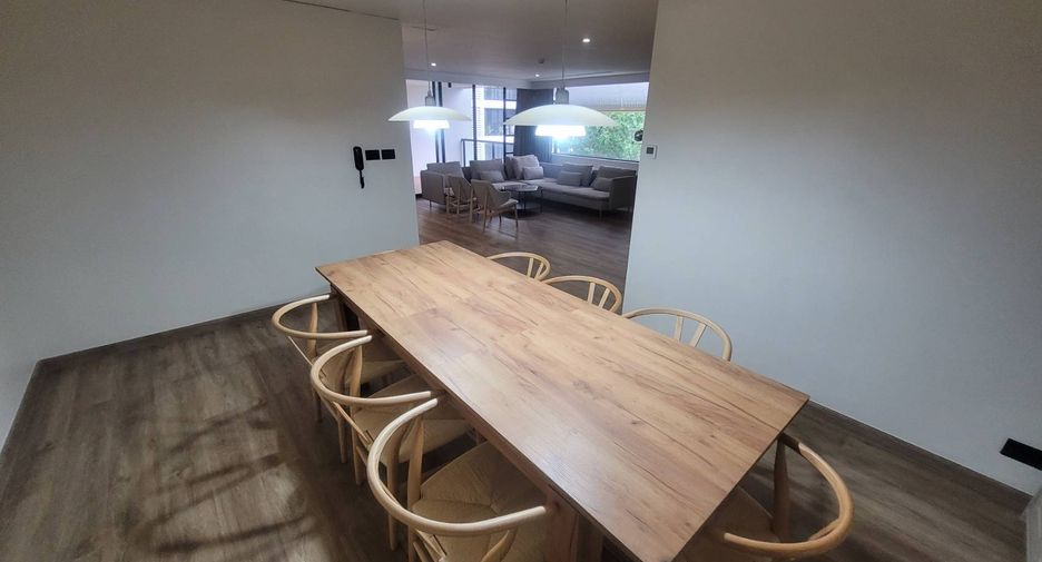 For rent 4 bedrooms condo in Sathon, Bangkok