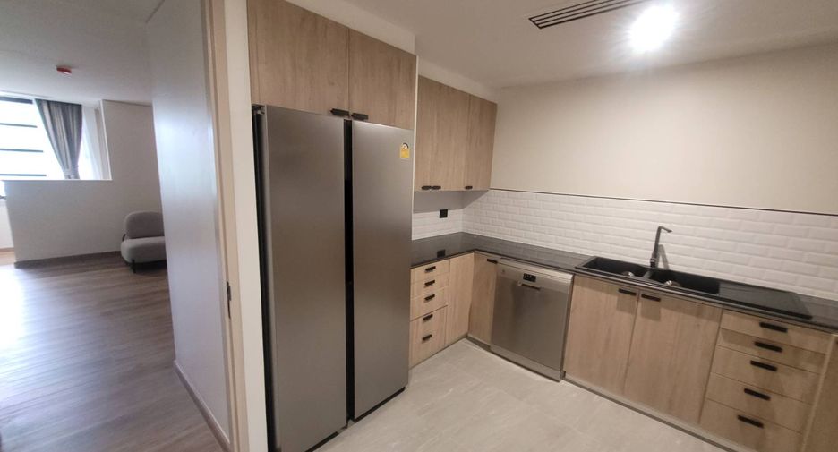 For rent 4 bedrooms condo in Sathon, Bangkok