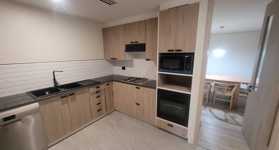 For rent 4 bedrooms condo in Sathon, Bangkok