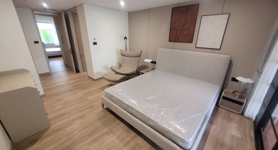 For rent 4 bedrooms condo in Sathon, Bangkok