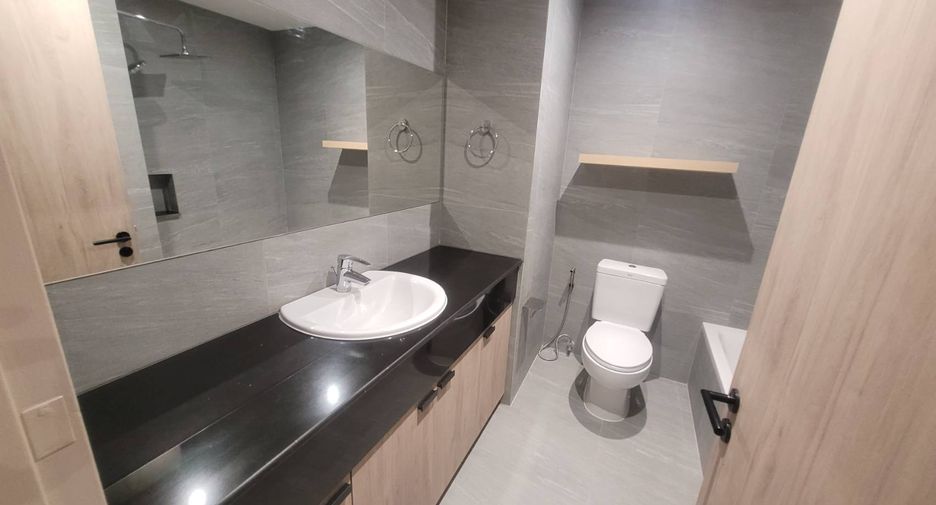 For rent 4 bedrooms condo in Sathon, Bangkok