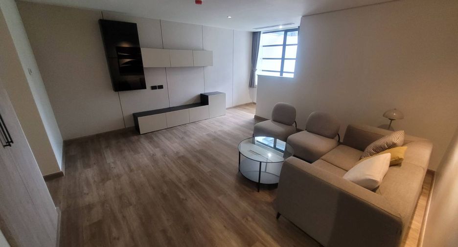 For rent 4 bedrooms condo in Sathon, Bangkok