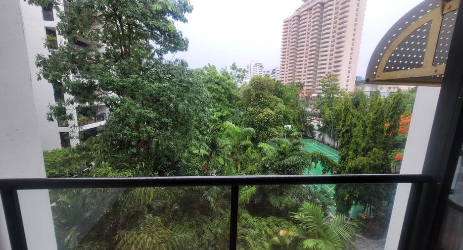 For rent 4 bedrooms condo in Sathon, Bangkok