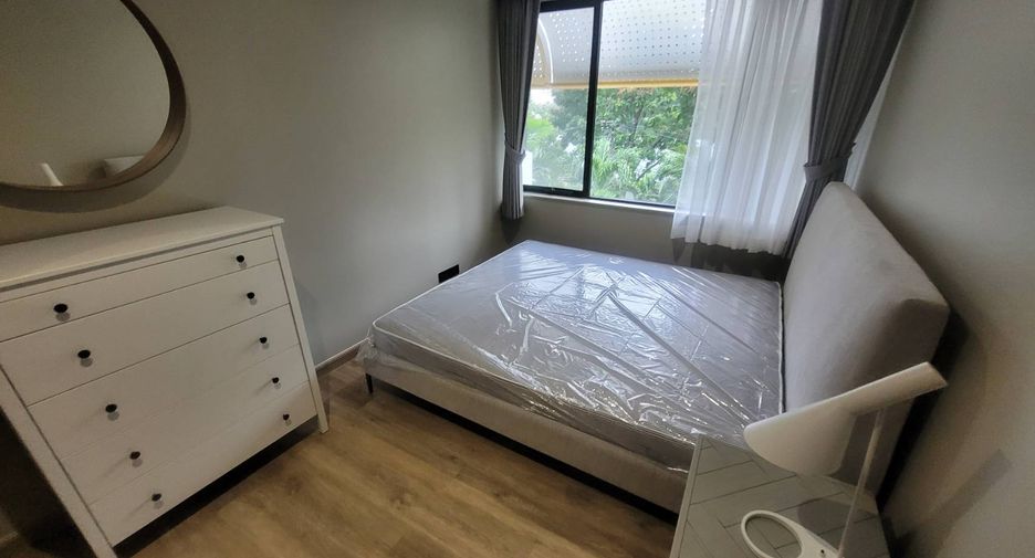 For rent 4 bedrooms condo in Sathon, Bangkok