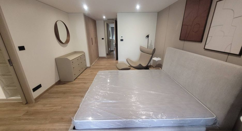 For rent 4 bedrooms condo in Sathon, Bangkok