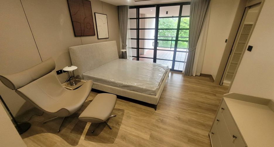 For rent 4 bedrooms condo in Sathon, Bangkok