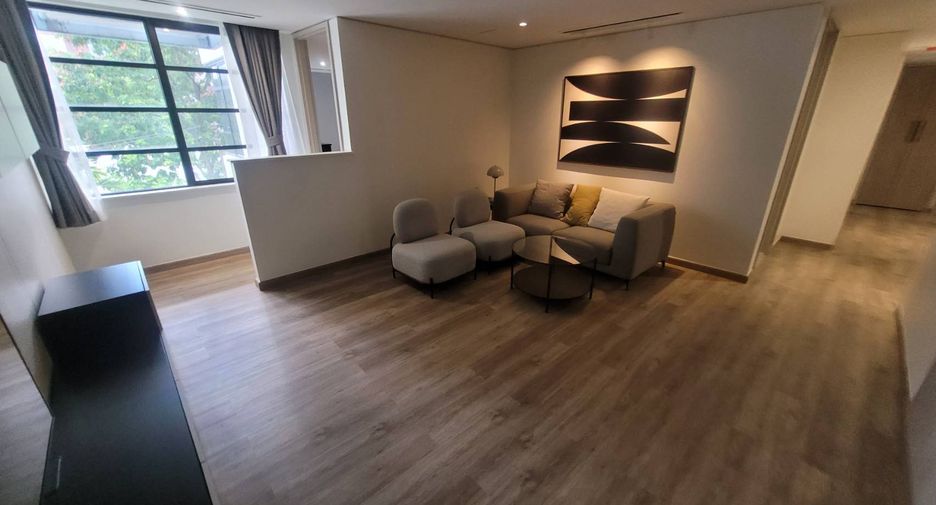 For rent 4 bedrooms condo in Sathon, Bangkok