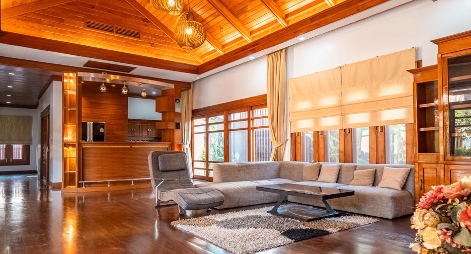 Villa en alquiler de 5 habitaciones en Mueang Phuket, Phuket