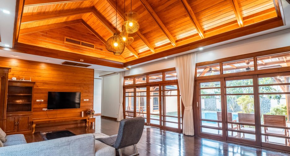 Villa en alquiler de 5 habitaciones en Mueang Phuket, Phuket
