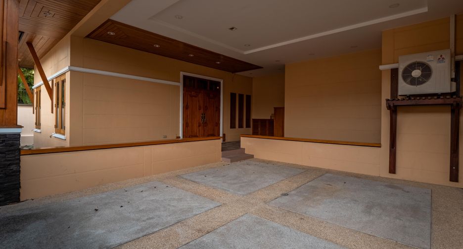 Villa en alquiler de 5 habitaciones en Mueang Phuket, Phuket