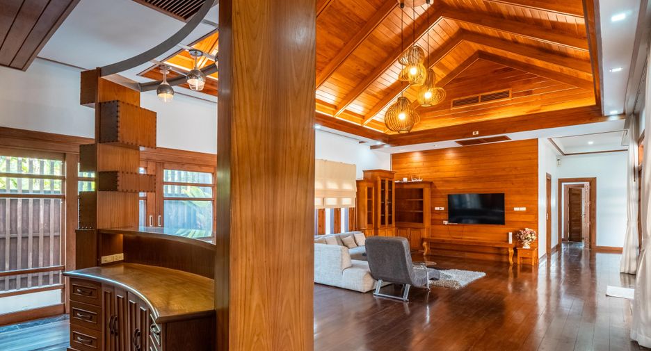 Villa en alquiler de 5 habitaciones en Mueang Phuket, Phuket