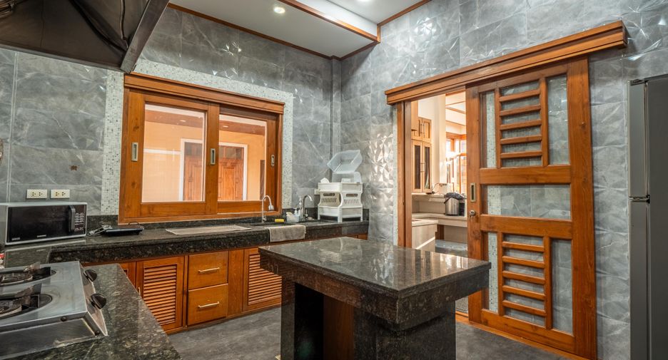 Villa en alquiler de 5 habitaciones en Mueang Phuket, Phuket