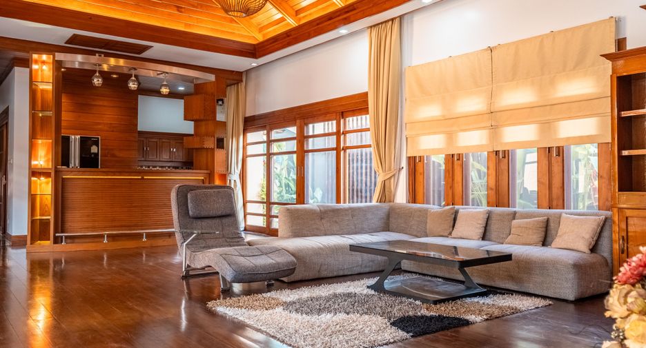 Villa en alquiler de 5 habitaciones en Mueang Phuket, Phuket