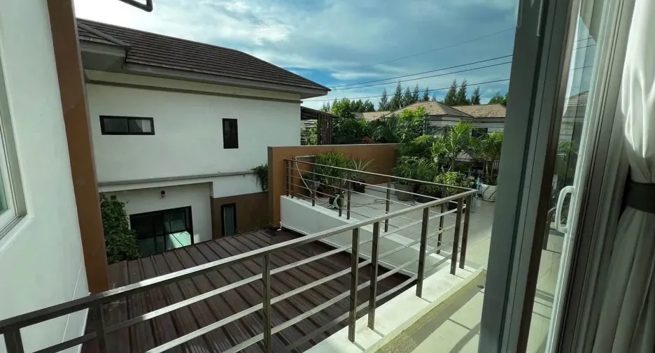 ให้เช่า 4 ห้องนอน บ้านเดี่ยว ใน บางเสร่, พัทยา