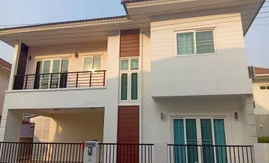 À louer 3 chambres maison à San Kamphaeng, Chiang Mai