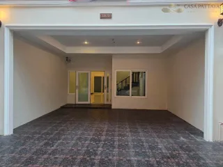 Local comercial en alquiler de 4 habitaciones en Bang Lamung, Chonburi