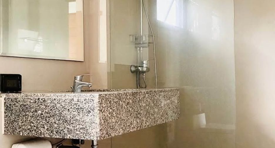 For rent 1 bed apartment in Phra Khanong, Bangkok