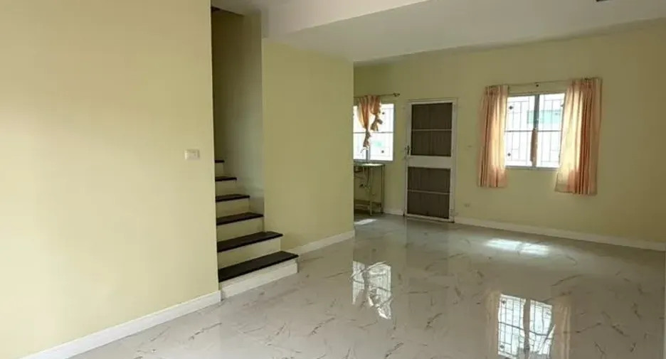 出售 3 卧室 联排别墅 在 Sam Phran, Nakhon Pathom