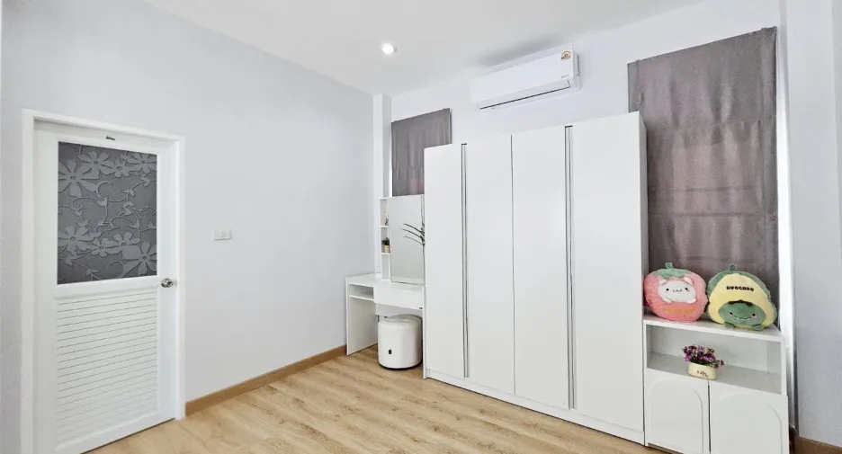 For rent 4 bedrooms house in Mueang Chiang Rai, Chiang Rai