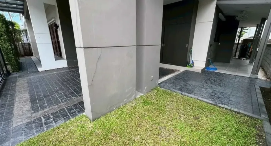 For sale and for rent 4 bedrooms house in Mueang Nonthaburi, Nonthaburi