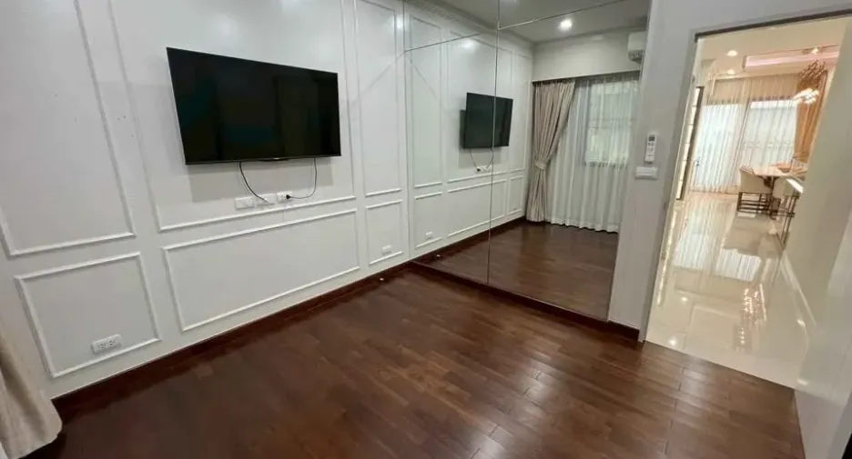 For sale and for rent 4 bedrooms house in Mueang Nonthaburi, Nonthaburi