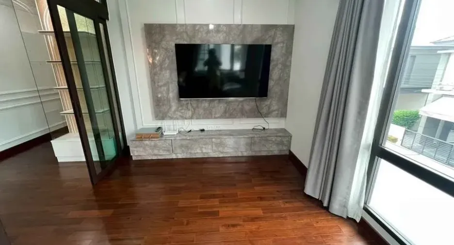 For sale and for rent 4 bedrooms house in Mueang Nonthaburi, Nonthaburi