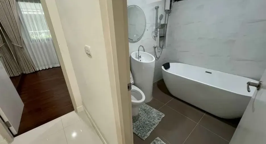 For sale and for rent 4 bedrooms house in Mueang Nonthaburi, Nonthaburi