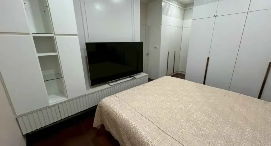 For sale and for rent 4 bedrooms house in Mueang Nonthaburi, Nonthaburi