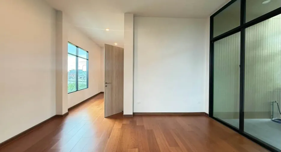 For rent 3 bedrooms house in Mueang Nonthaburi, Nonthaburi