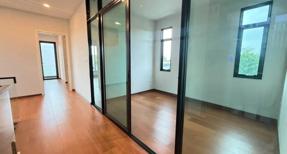 For rent 3 bedrooms house in Mueang Nonthaburi, Nonthaburi
