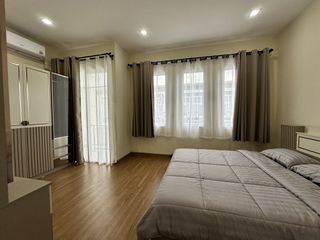 For rent 4 bedrooms townhouse in Mueang Chiang Mai, Chiang Mai