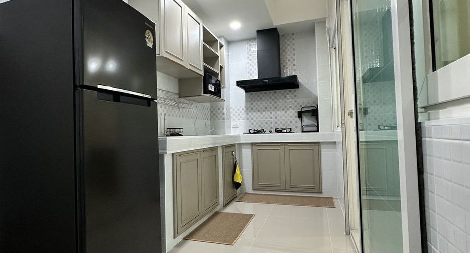 For rent 4 bedrooms townhouse in Mueang Chiang Mai, Chiang Mai
