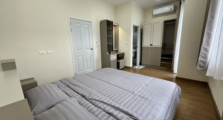 For rent 4 bedrooms townhouse in Mueang Chiang Mai, Chiang Mai